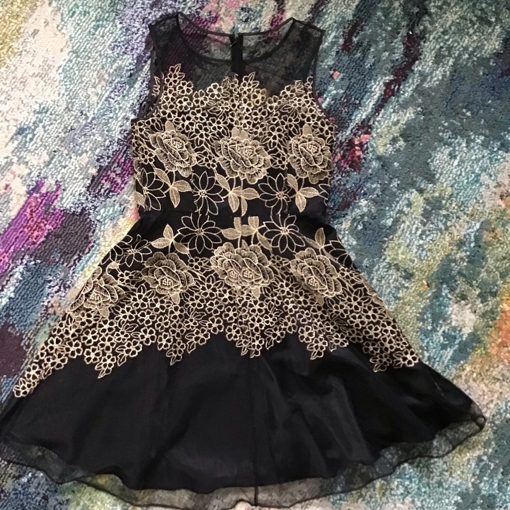 Stunning Black And Gold Floral Cocktail Dress by Tahari ASL